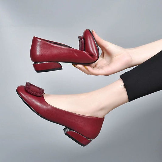 Buty damskie 2023 wykonane z miękkiej skóry z miękką podeszwą i grubym obcasem z okrągłym noskiem 
